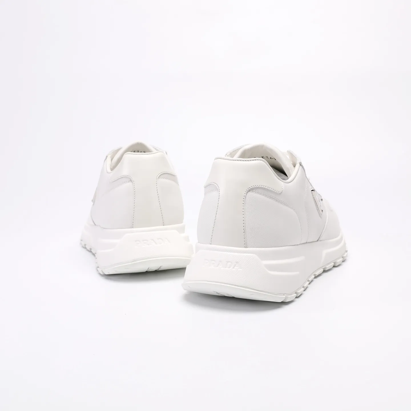 Batch 580 [PRADA] Men's shoes are popular in the counter, official website synchronization, high-quality shipments. Fabric: original cowhide with snakeskin. Lining: cowhide feet + cowhide lining. Outsole: original TPU + foam. Size: 38-46